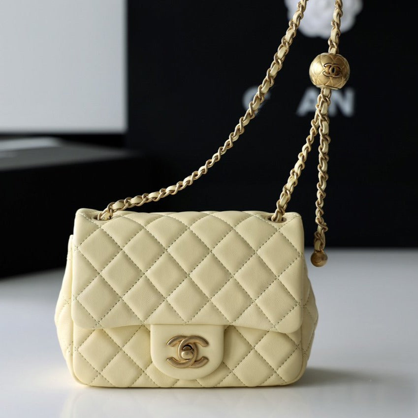 FLAP BAG 17CM YELLOW LAMBSKIN GOLD HARDWARE