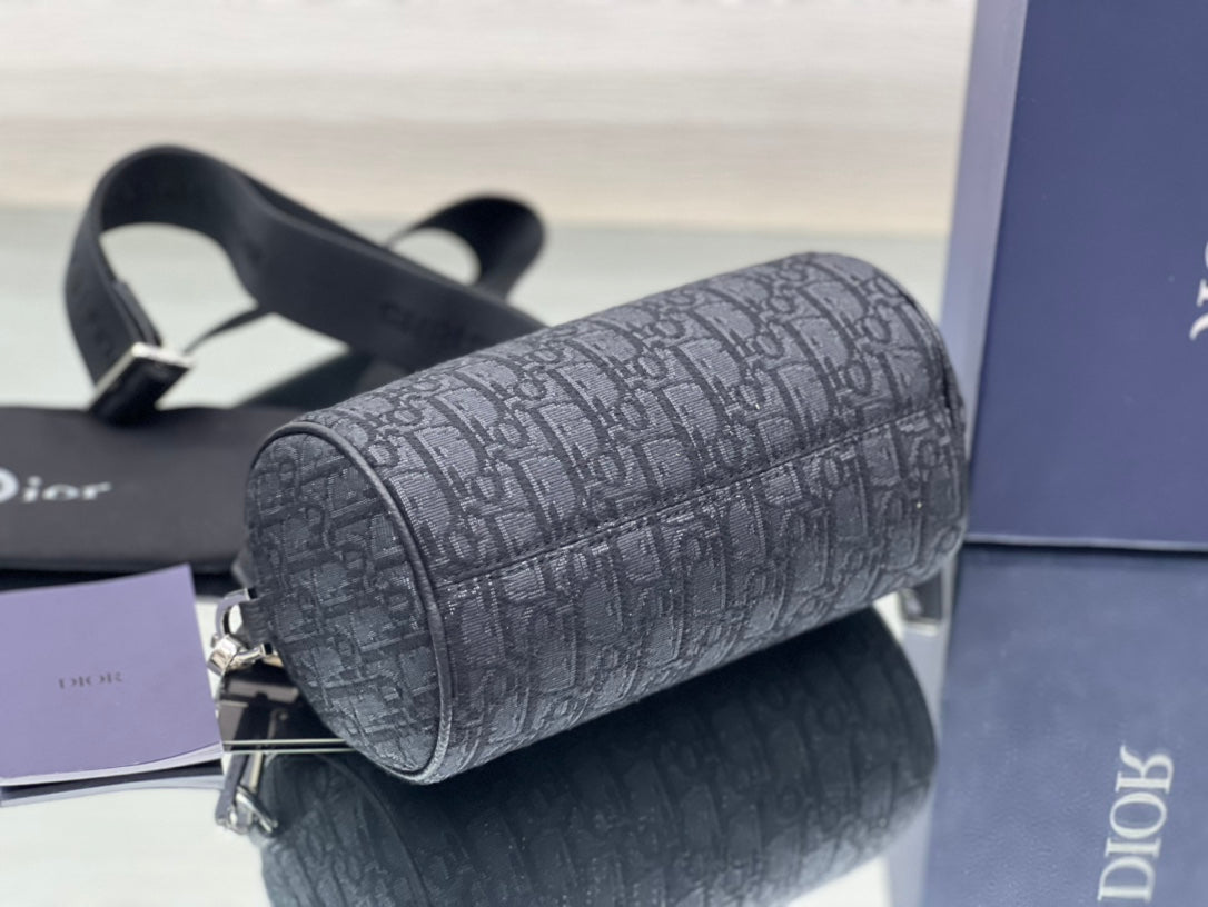DIOR ROUND BUCKET 21 BAG IN BLACK OBLIQUE JACQUARD