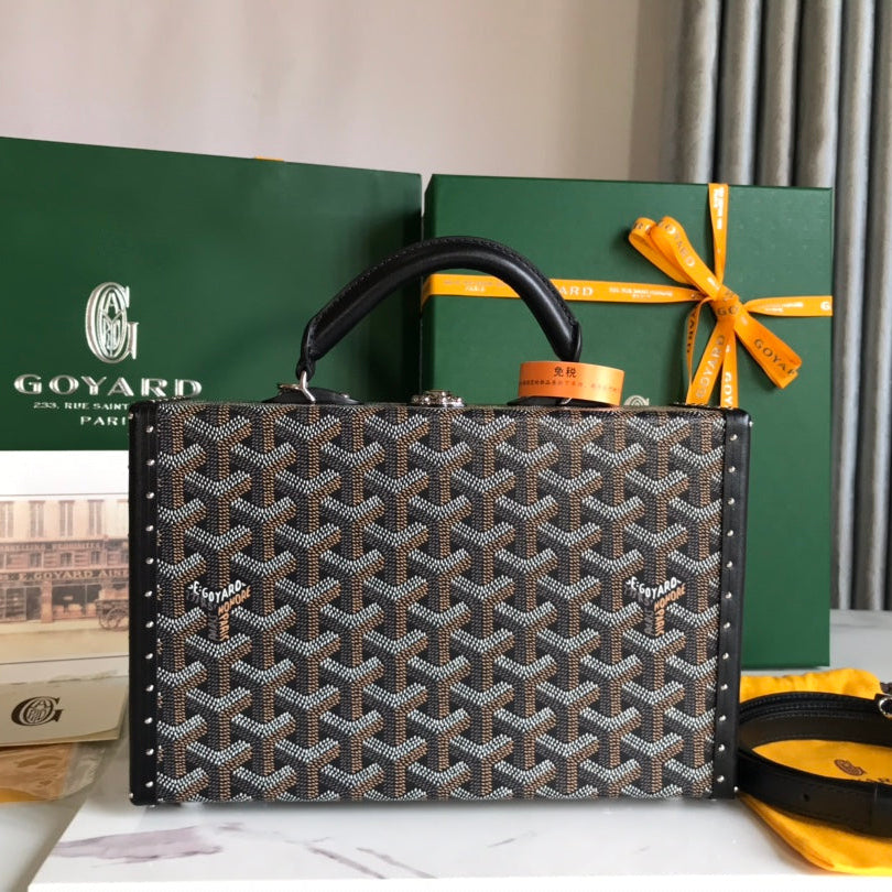 GRAND HÔTEL TRUNK BAG 24 IN BLACK GOYARDINE CANVAS AND CALFSKIN