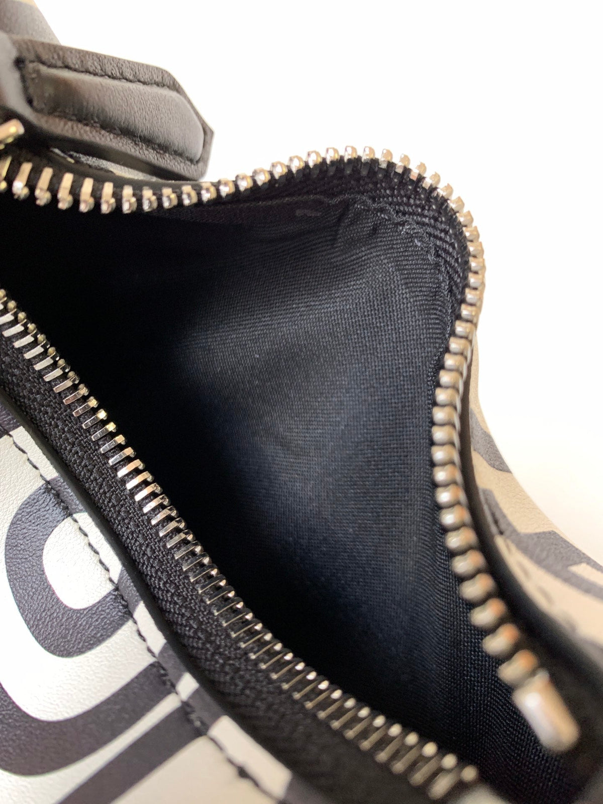 FENDIGRAPHY MINI 16 IN WHITE MIX BLACK SMOOTH CALFSKIN SILVER HARDWARE