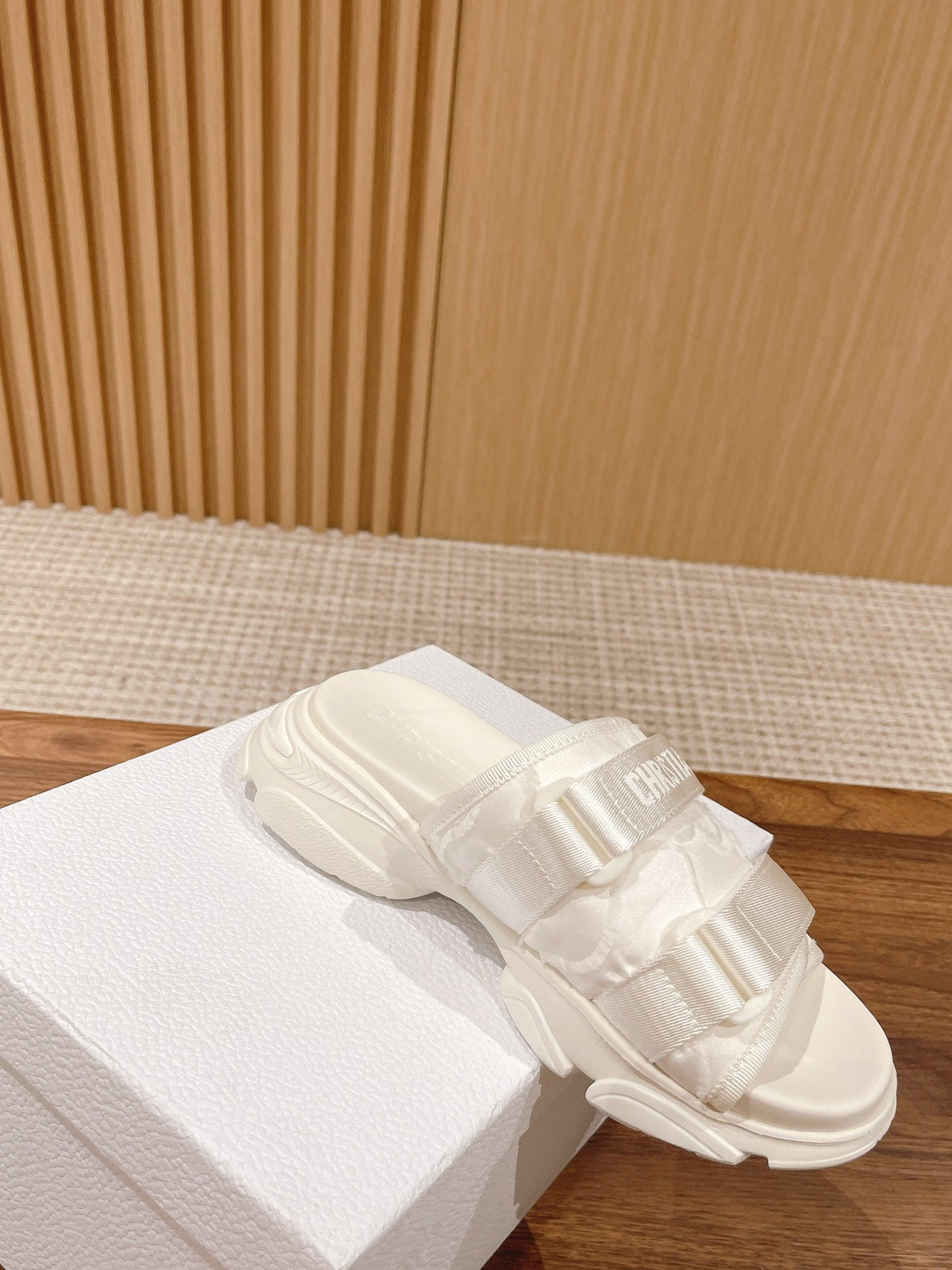 DIOR PLATFORM SLIDES 25S 30 MM IN CREAM WHITE FABRIC AND CALFSKIN