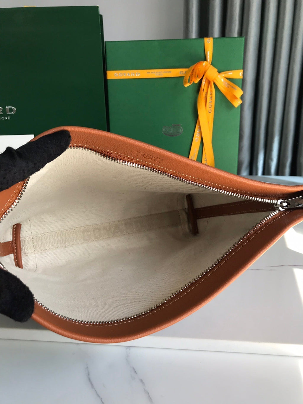 CONTI POUCH 24 IN TAN LAMBSKIN AND BLACK GOYARDINE CANVAS