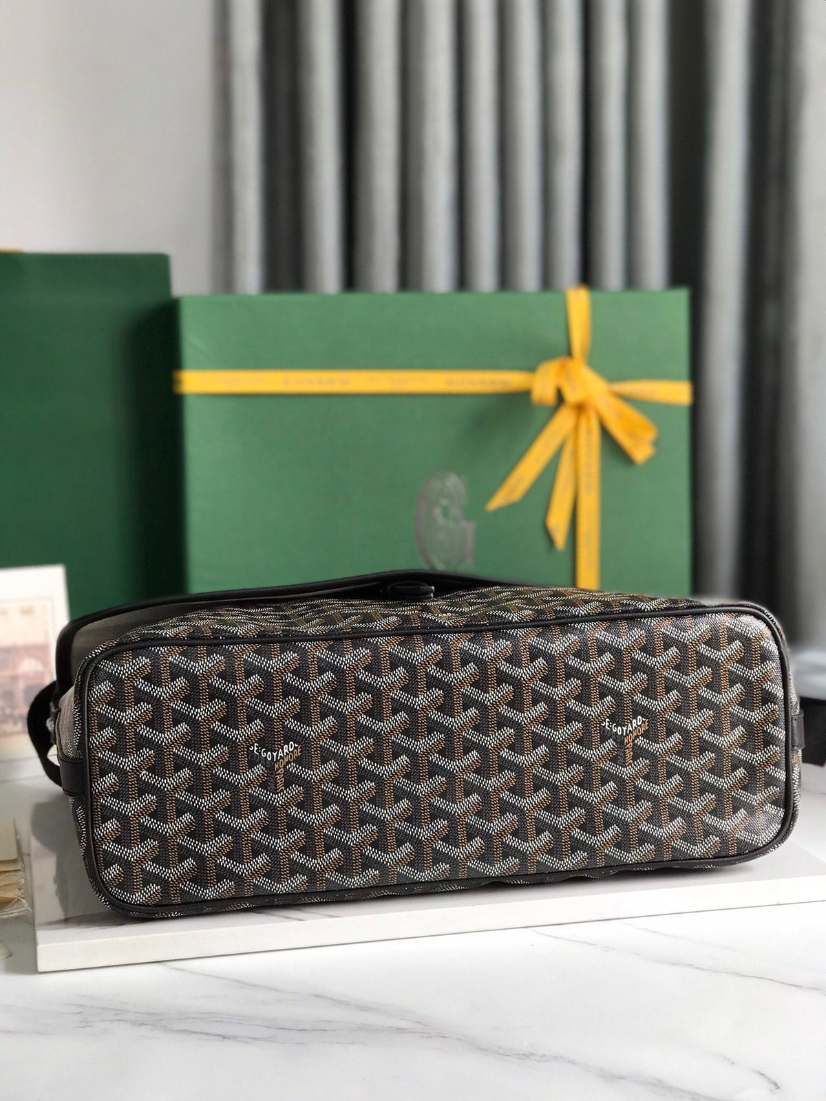 CITADIN MESSENGER BAG 39 IN BLACK GOYARDINE CANVAS