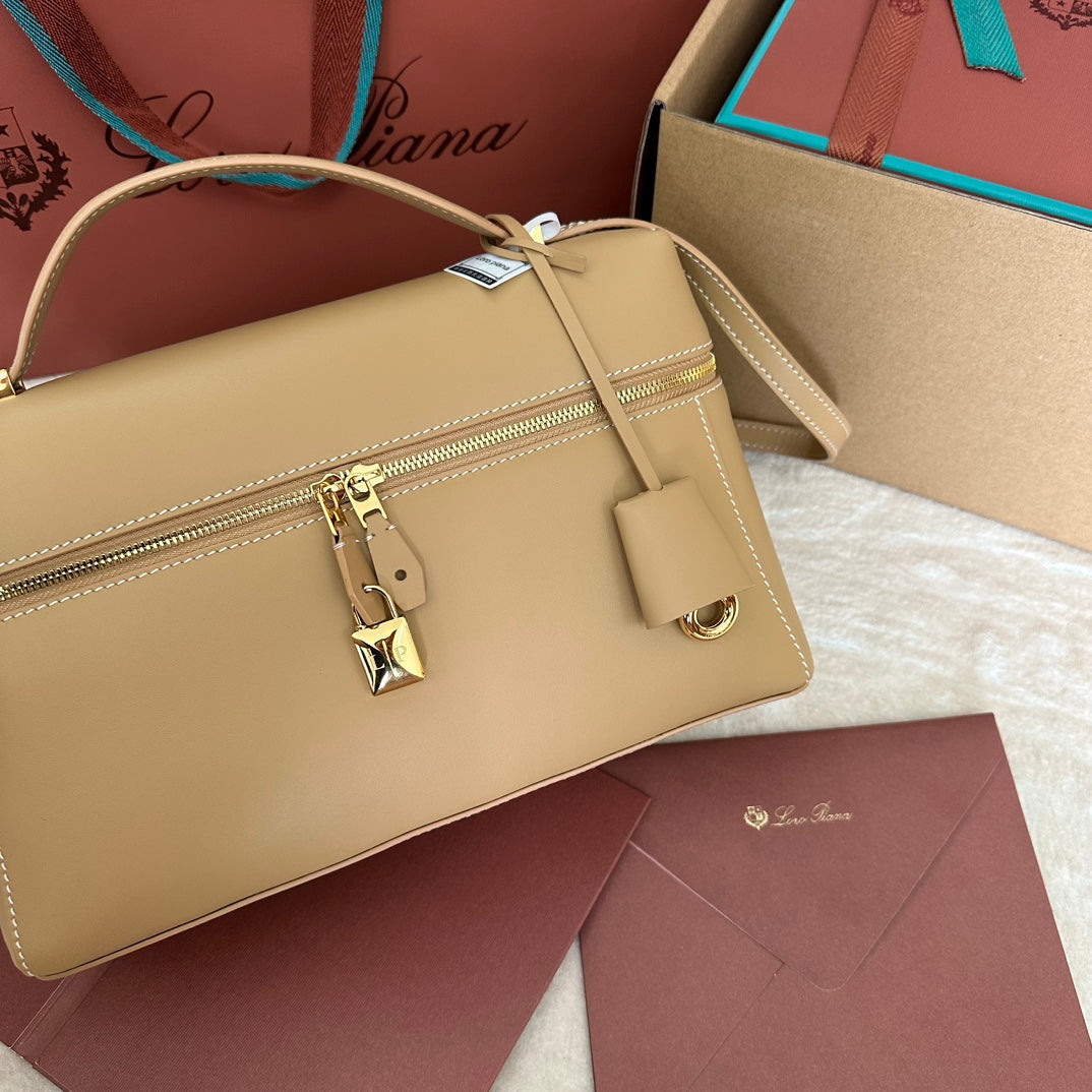 EXTRA BAG L27 IN PEANUT BROWN SMOOTH CALFSKIN WITH GOLD HARDWARE