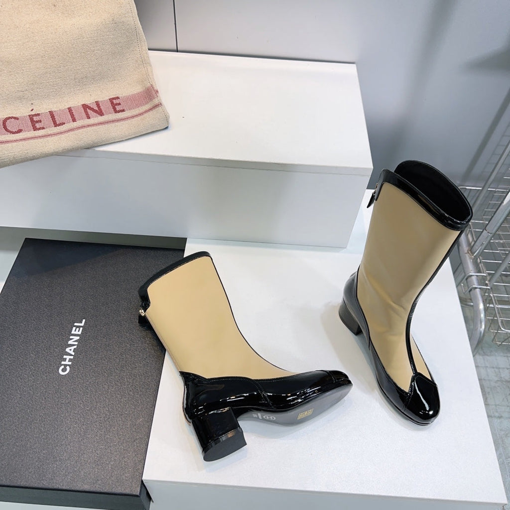 CHANEL SHORT BOOTS 25S 45 MM IN BEIGE AND BLACK LAMBSKIN