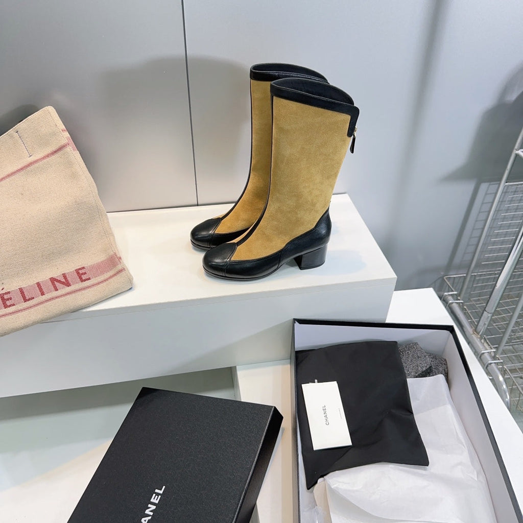 CHANEL SHORT BOOTS 25S 45 MM IN DARK BEIGE SUEDE AND BLACK LAMBSKIN