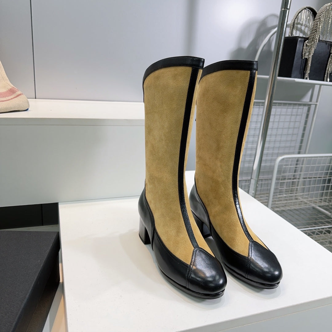CHANEL SHORT BOOTS 25S 45 MM IN DARK BEIGE SUEDE AND BLACK LAMBSKIN