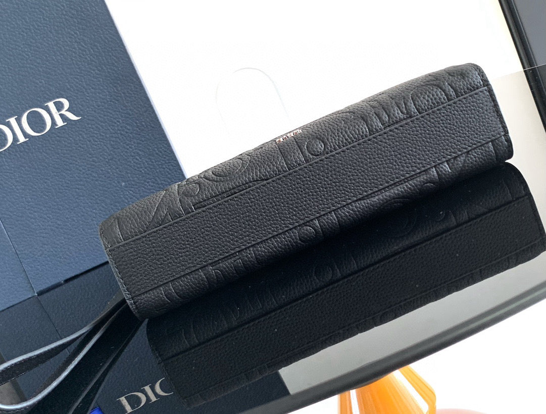 CLUTCH 27 BAG IN BLACK CALFSKIN EMBOSSED LOGO