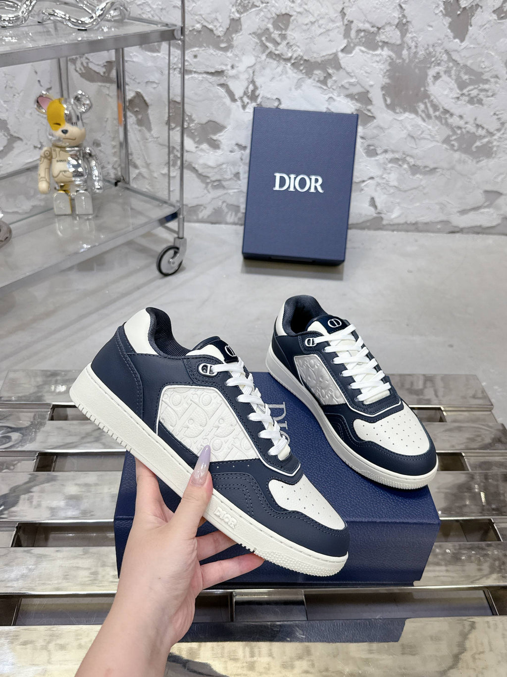 DIOR 25S B27 UPTOWN LOW-TOP SNEAKERS IN DARK BLUE MIX CREAM WHITE CALFSKIN STYLE 3