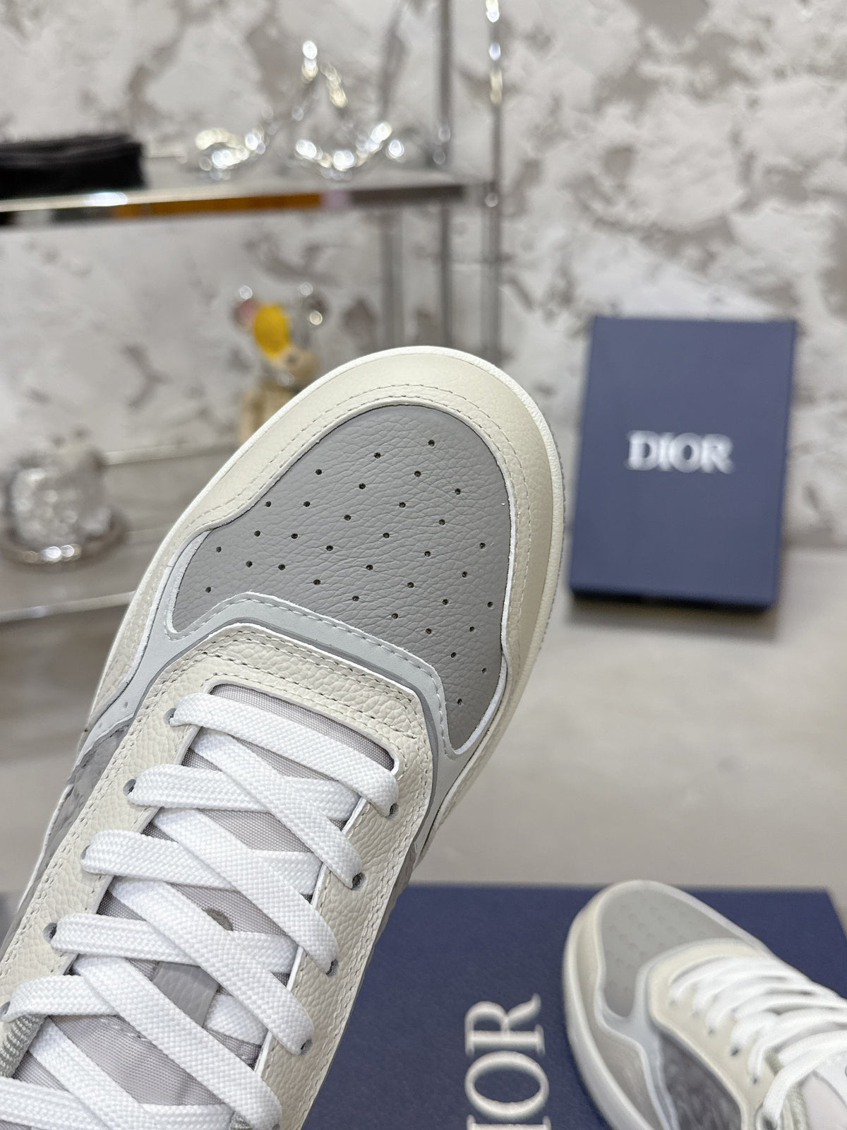 DIOR 25S B27 UPTOWN LOW-TOP SNEAKERS IN WHITE MIX GREY CALFSKIN STYLE 1