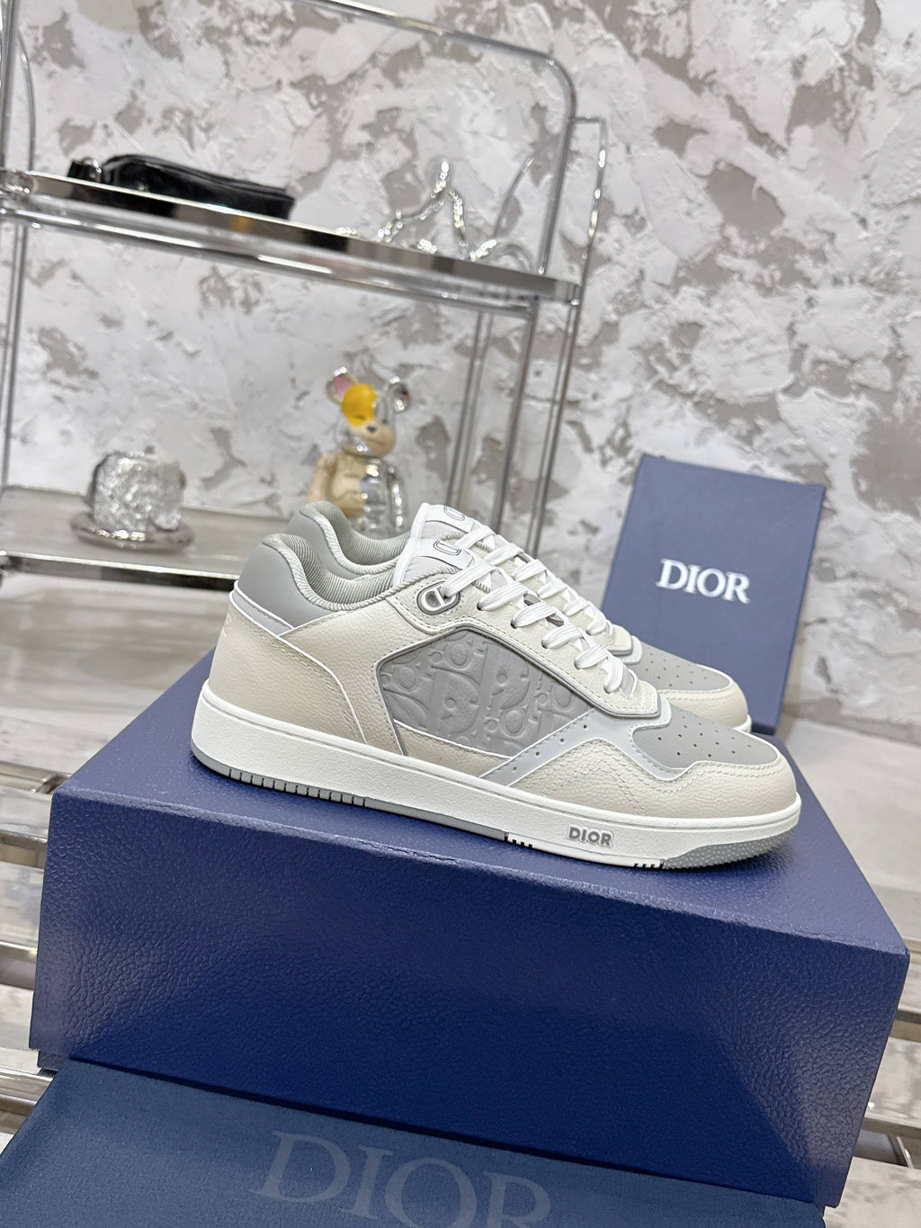 DIOR 25S B27 UPTOWN LOW-TOP SNEAKERS IN WHITE MIX GREY CALFSKIN STYLE 1