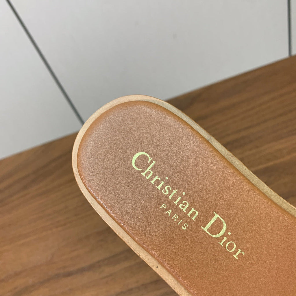 DIOR 25S DWAY SLIDE IN LIGHT BROWN CALFSKIN