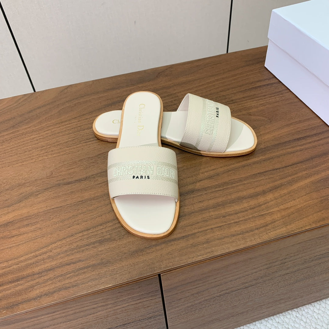 DIOR 25S DWAY SLIDE IN CREAM WHITE CALFSKIN