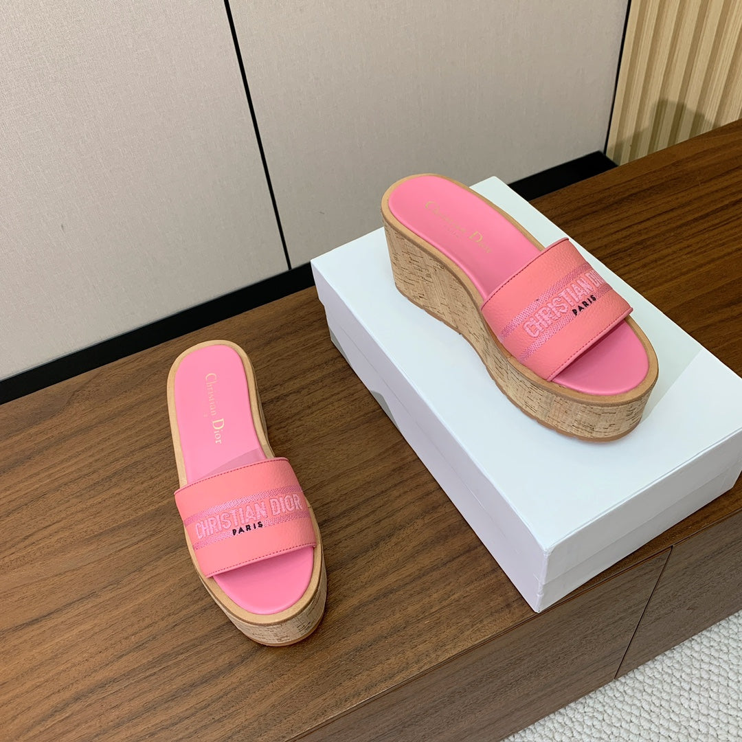 DIOR 25S DWAY WEDGE SLIDE 90 MM IN PINK CALFSKIN