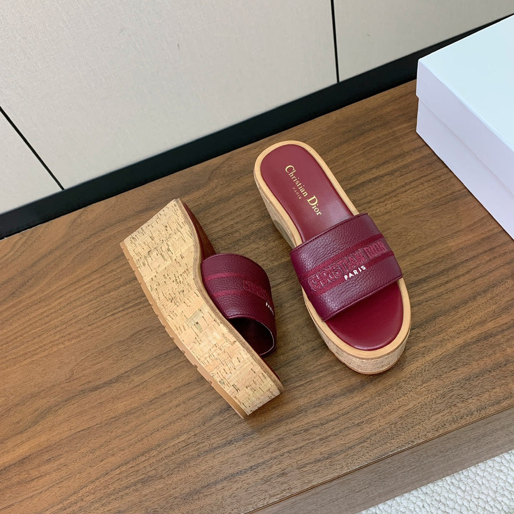DIOR 25S DWAY WEDGE SLIDE 90 MM IN DARK RED CALFSKIN