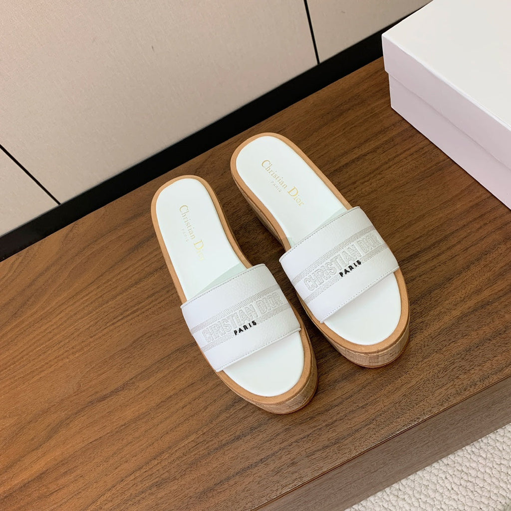 DIOR 25S DWAY WEDGE SLIDE 90 MM IN WHITE CALFSKIN