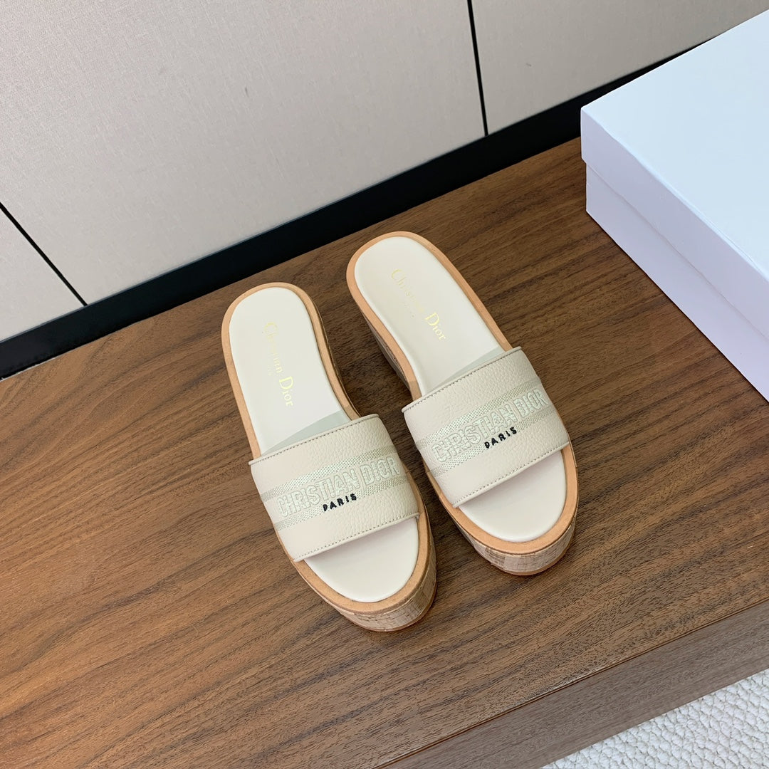 DIOR 25S DWAY WEDGE SLIDE 90 MM IN CREAM WHITE CALFSKIN