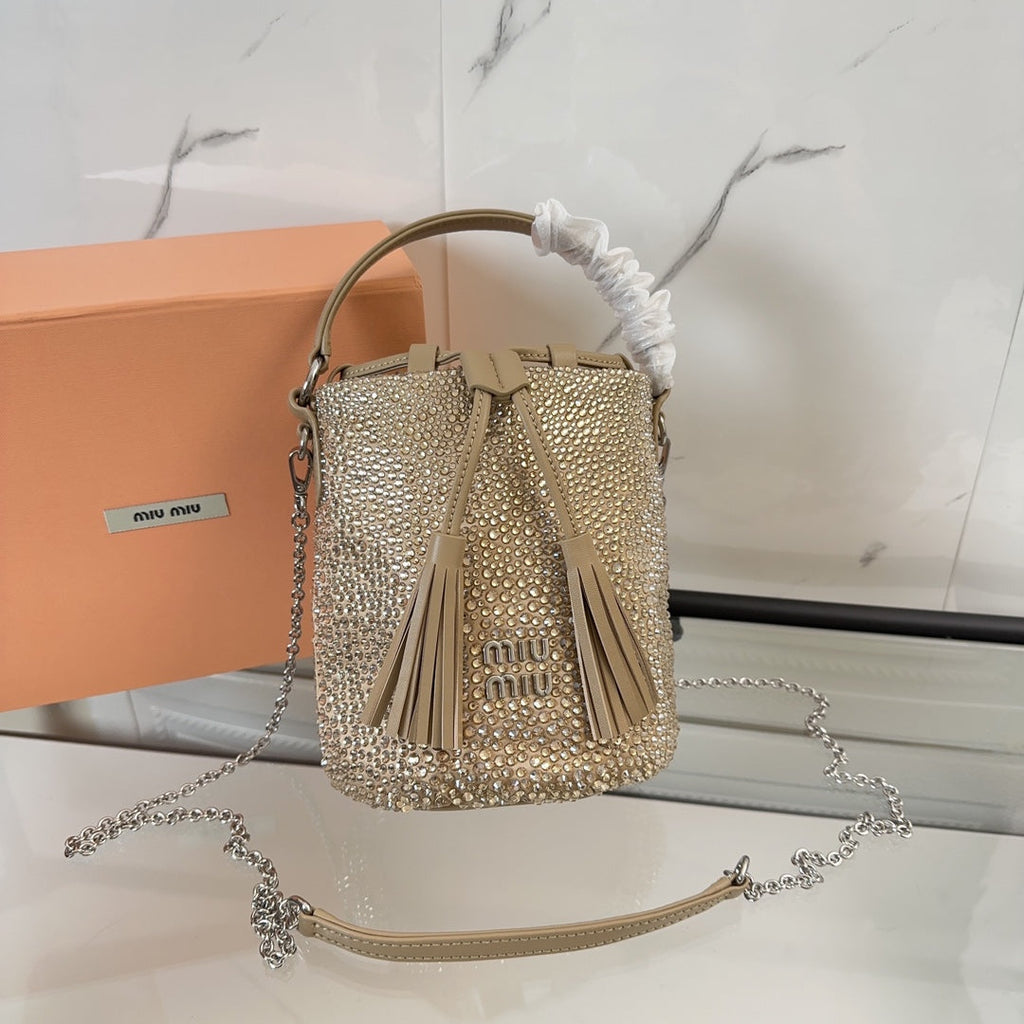 DIAMOND BUCKET BAG 17 IN ECRU BEIGE LAMBSKIN