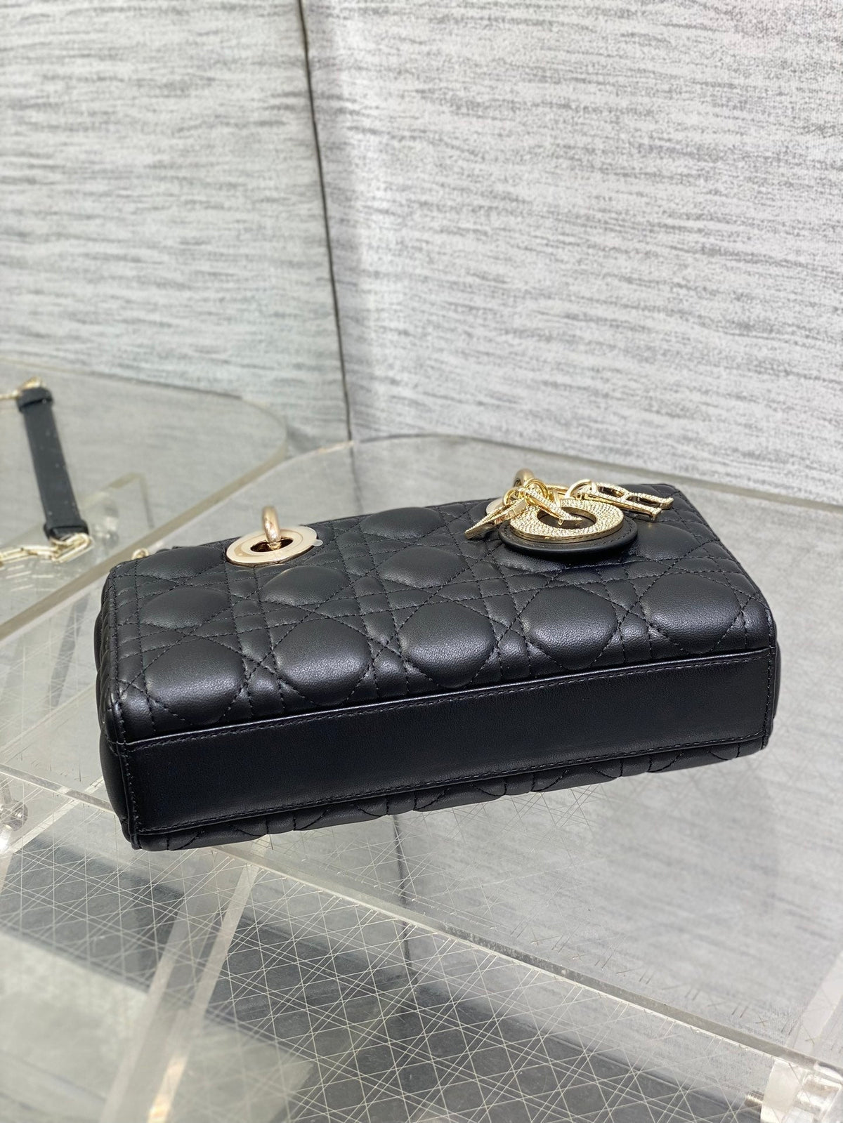 DIOR 25S SMALL LADY D‑JOY BAG 22 IN BLACK CALFSKIN GOLD HARDWARE