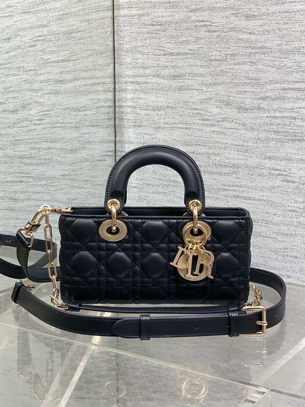 DIOR 25S SMALL LADY D‑JOY BAG 22 IN BLACK CALFSKIN GOLD HARDWARE