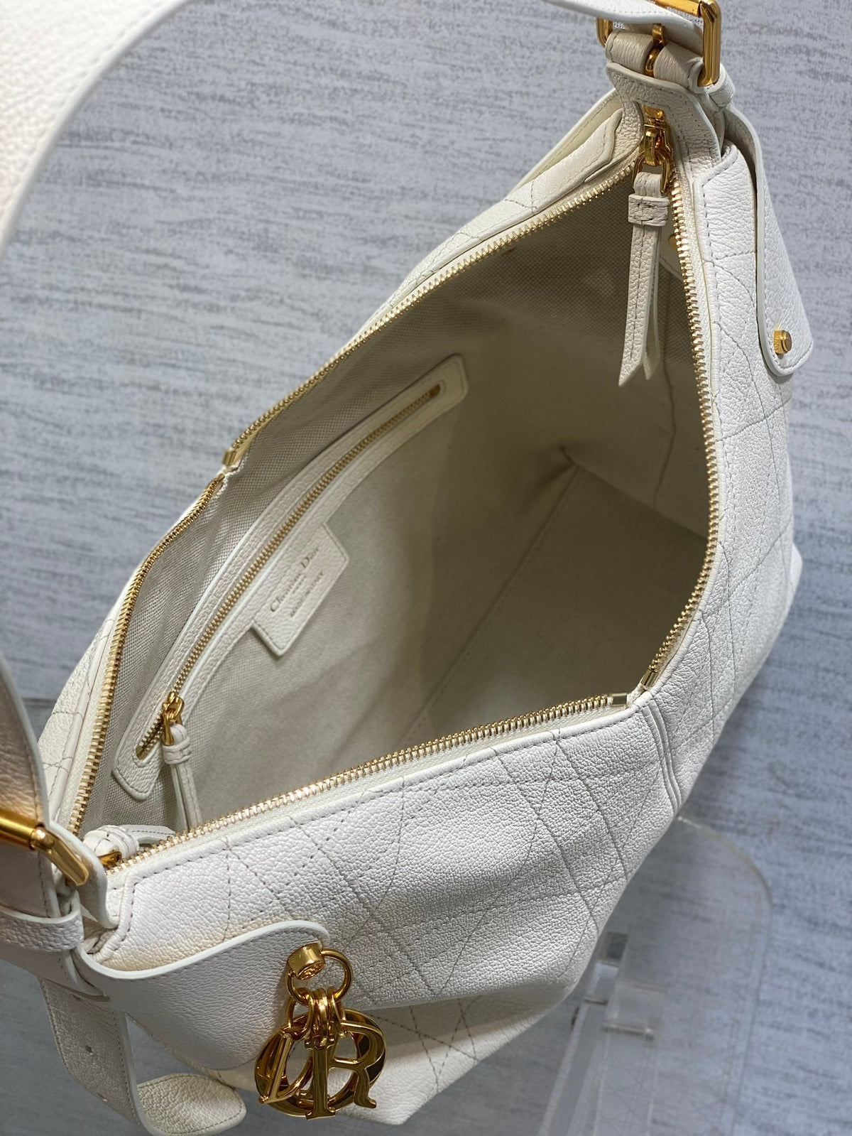 DIOR 25S MEDIUM VOYAGE BAG 28 IN IVORY FLAT MACROCANNAGE GRAINED CALFSKIN