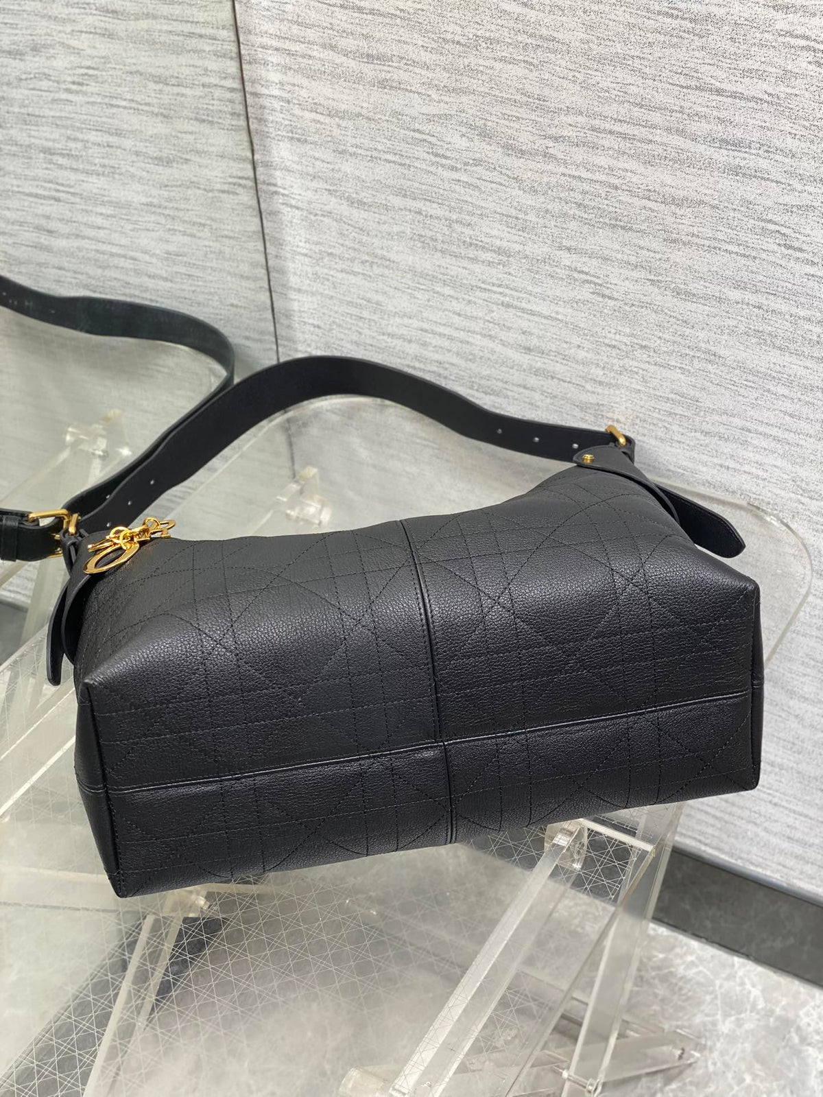 DIOR 25S VOYAGE BAG 34 IN BLACK FLAT MACROCANNAGE GRAINED CALFSKIN