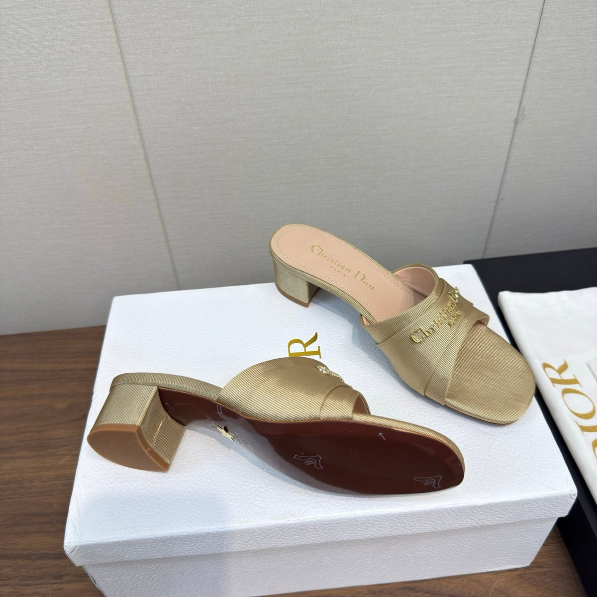 DIOR HIGH HEEL 25S 45 MM IN BEIGE FABRIC WITH GOLD HARDWARE