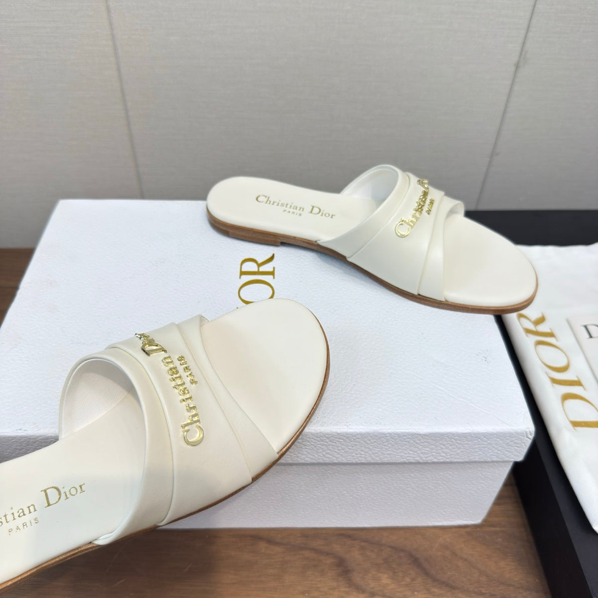 DIOR SANDAL 25S IN WHITE LAMBSKIN WITH GOLD HARDWARE