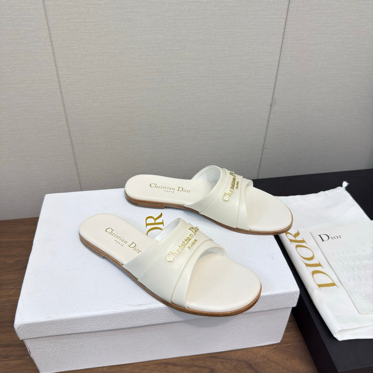 DIOR SANDAL 25S IN WHITE LAMBSKIN WITH GOLD HARDWARE