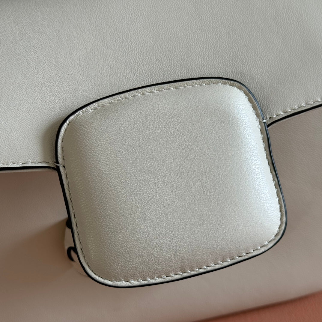 GUCCI 25S HORSEBIT 1955 MINI BAG 26 CM IN LIGHT BEIGE CALFSKIN WITH GOLD HARDWARE