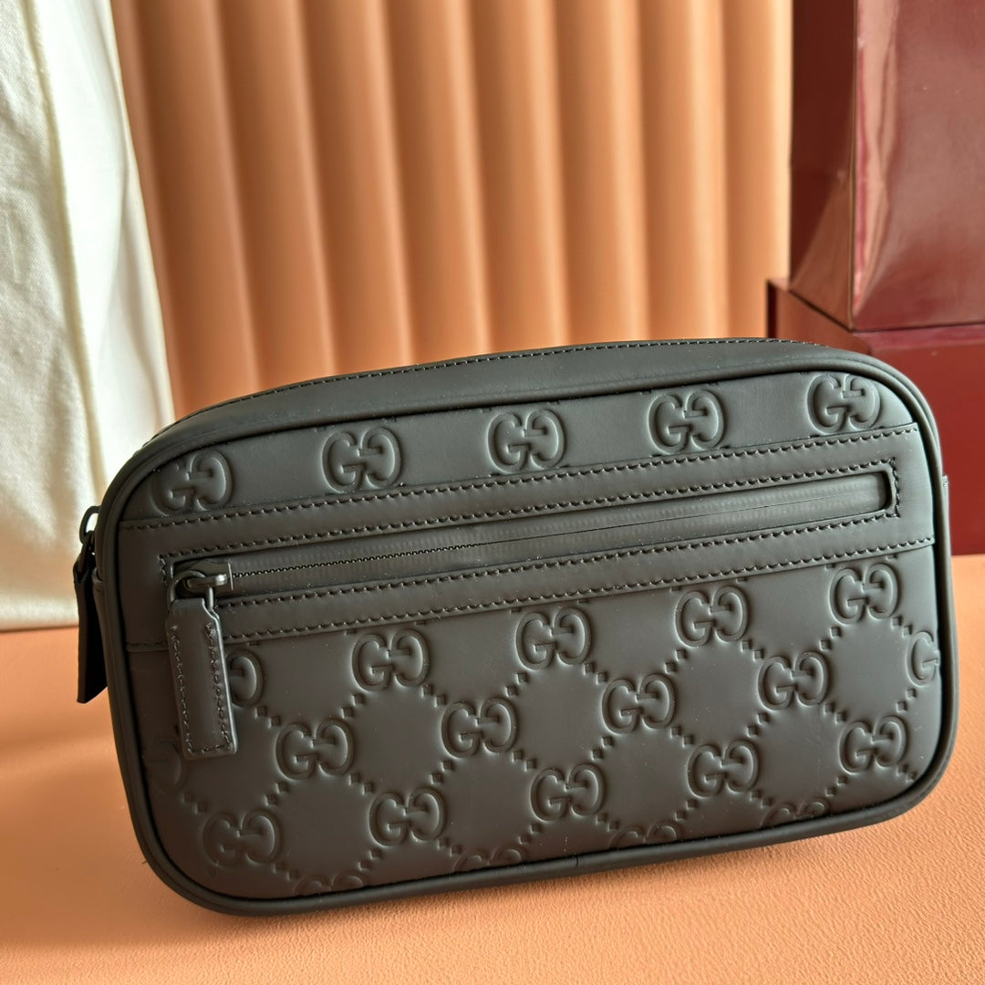GUCCI 25S MARMONT MATELASSÉ WAIST BAG 24 CM IN BLACK CALFSKIN