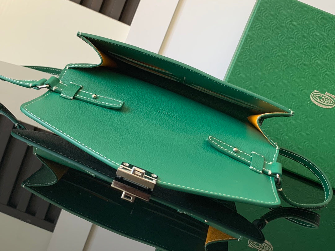 CHYPRE WALLET-POUCH 21 IN GREEN GOYARDINE CANVAS AND CALFSKIN