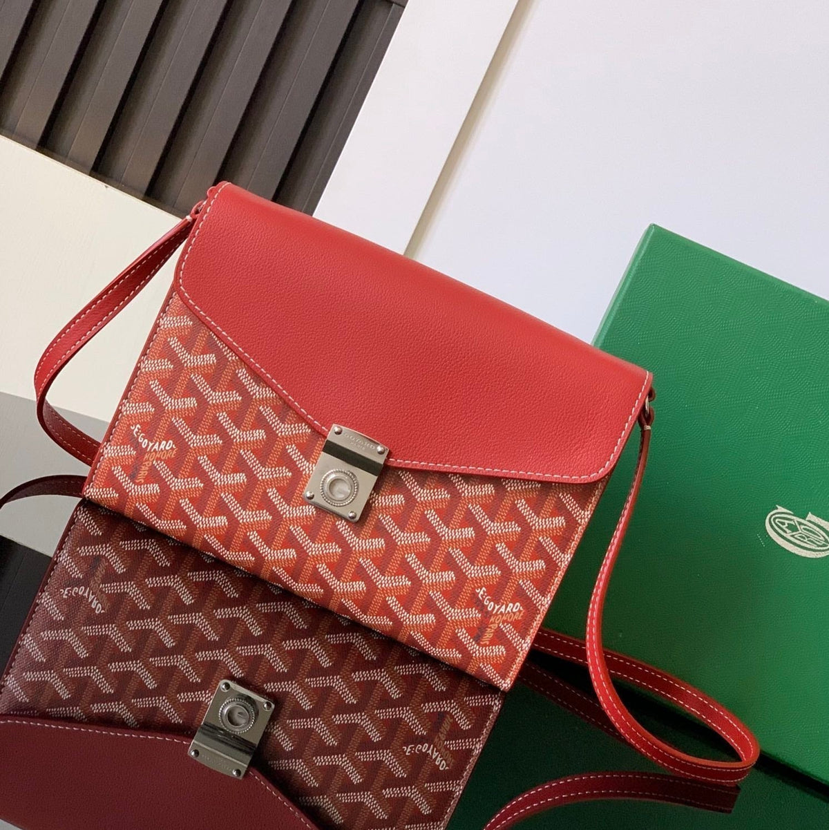 CHYPRE WALLET-POUCH 21 IN CLASSIC RED GOYARDINE CANVAS AND CALFSKIN