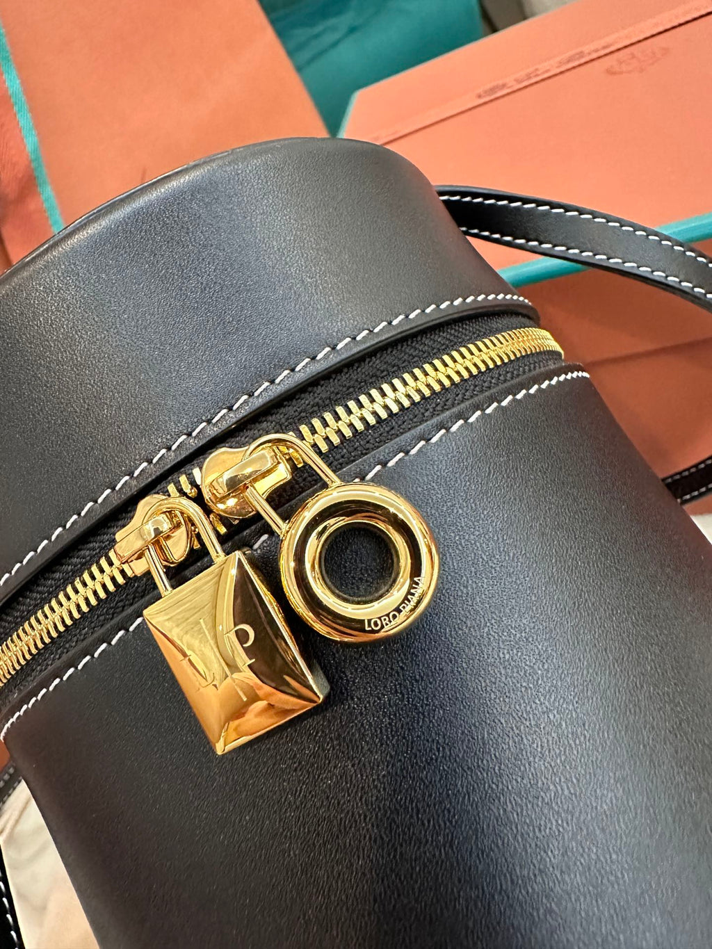 EXTRA CASE MEDIUM 16 BAG IN BLACK SMOOTH CALFSKIN WITH GOLD HARDWARE