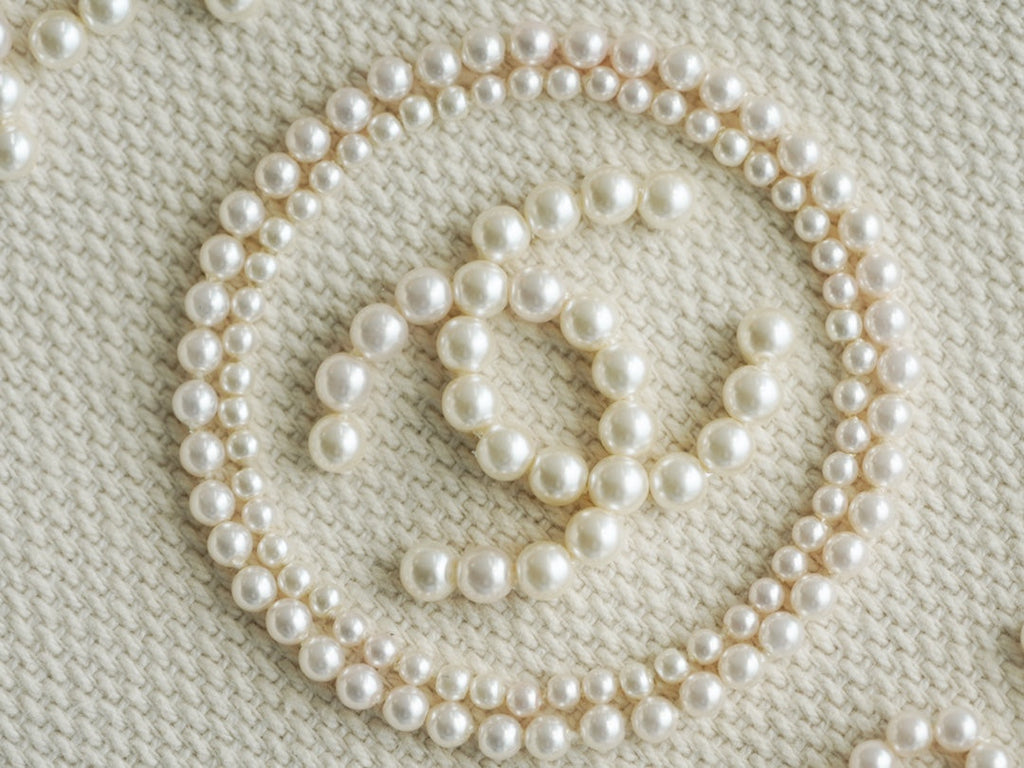 CHANEL TOTE BAG 39 ATTACHED PEARL LOGO IN BEIGE CANVAS GOLD HARDWARE
