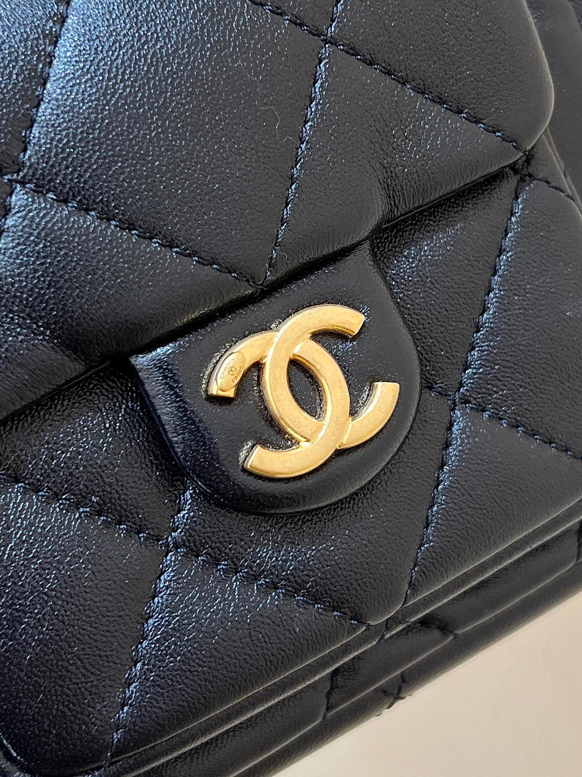 CHANEL QUILTED HOBO CARGO BAG 35 IN BLACK CALFSKIN GOLD CHAIN