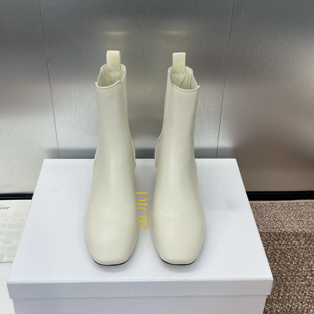 DIOR 25S ANKLE BOOT IN WHITE CALFSKIN
