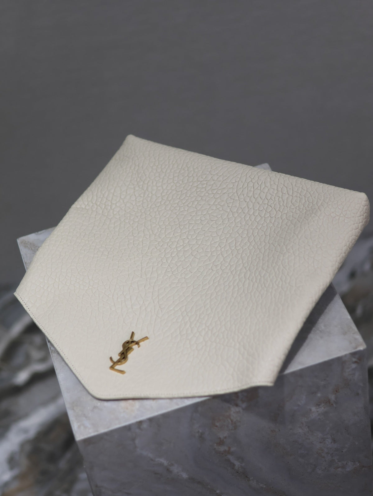 ENVELOPE CLUTCH 29 IN WHITE LAMBSKIN COPPER LOGO